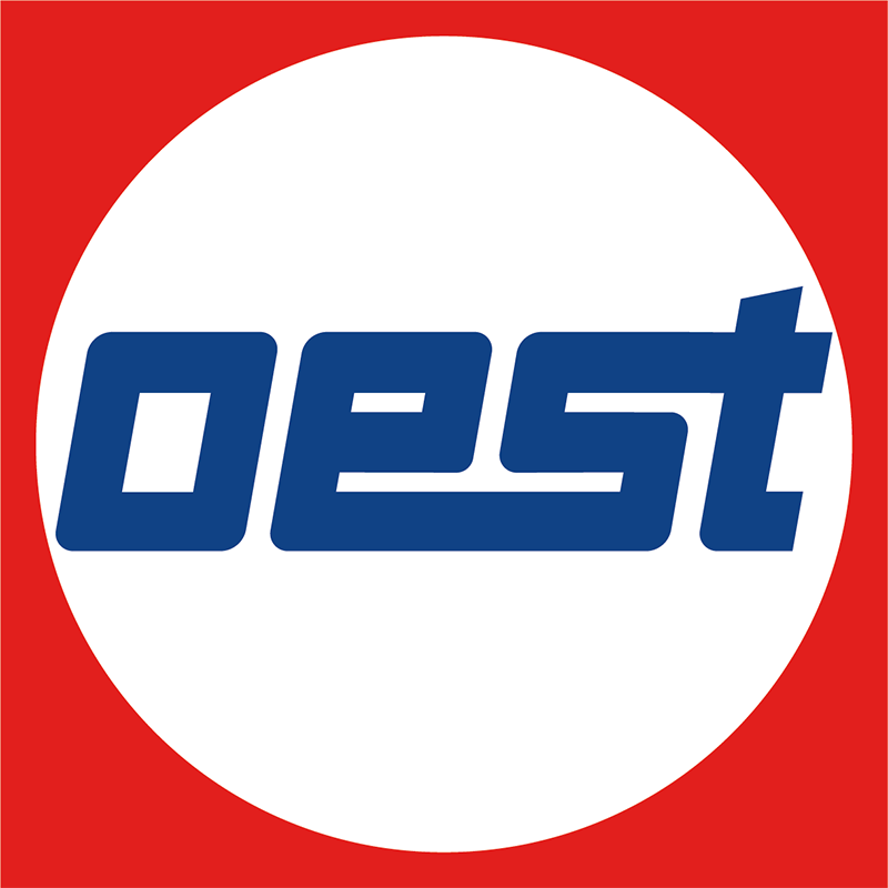 Oest Logo in Blau mit modernem Schriftzug auf weißem Kreis und rotem Hintergrund.