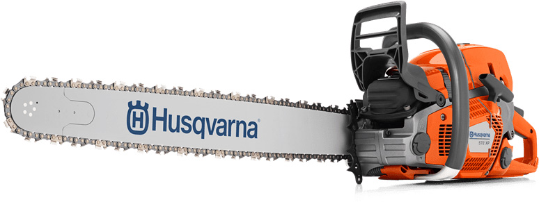 Eine orangefarbene Husqvarna-Kettensäge mit silberner Führungsschiene und schwarzem Griff.